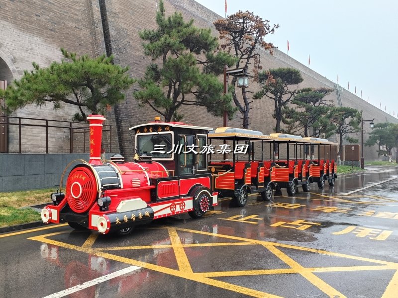 无轨小火车:度假村探秘的最佳伴侣